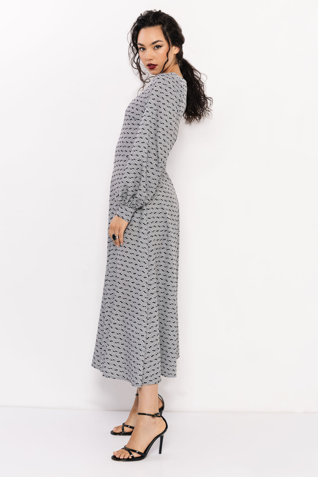 Meloni ruha fekete-ekrü A mintás