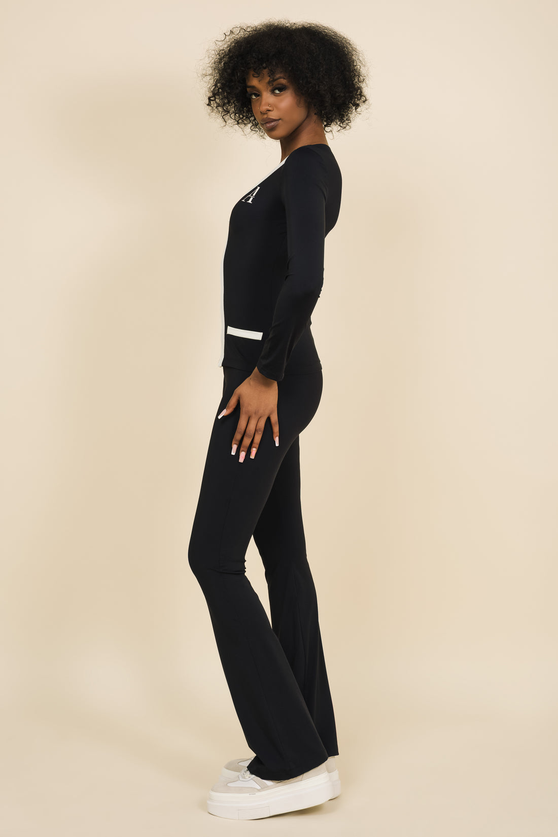 Opra szabadidő szett fekete/ekrü