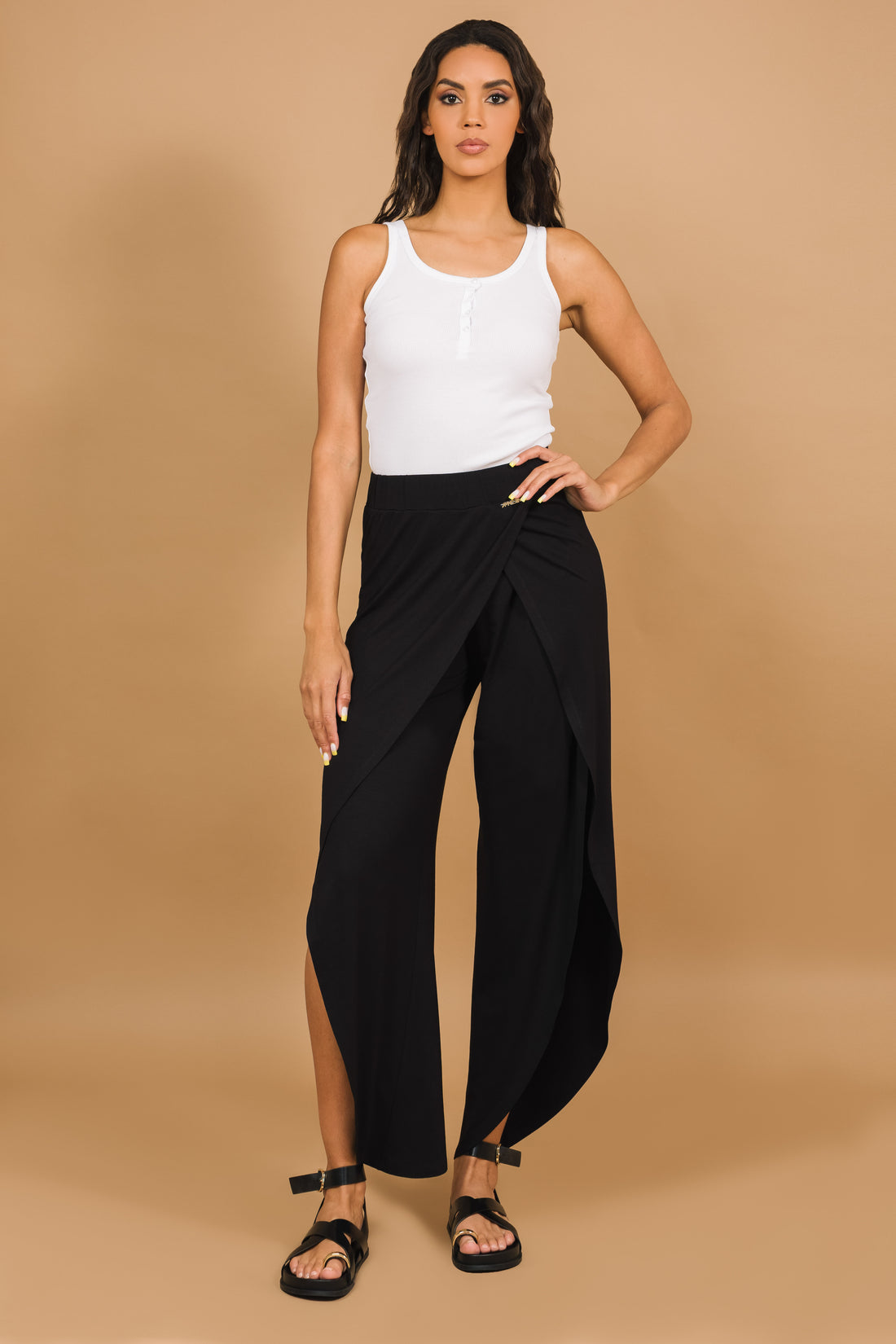 Kiwo gombos top fehér