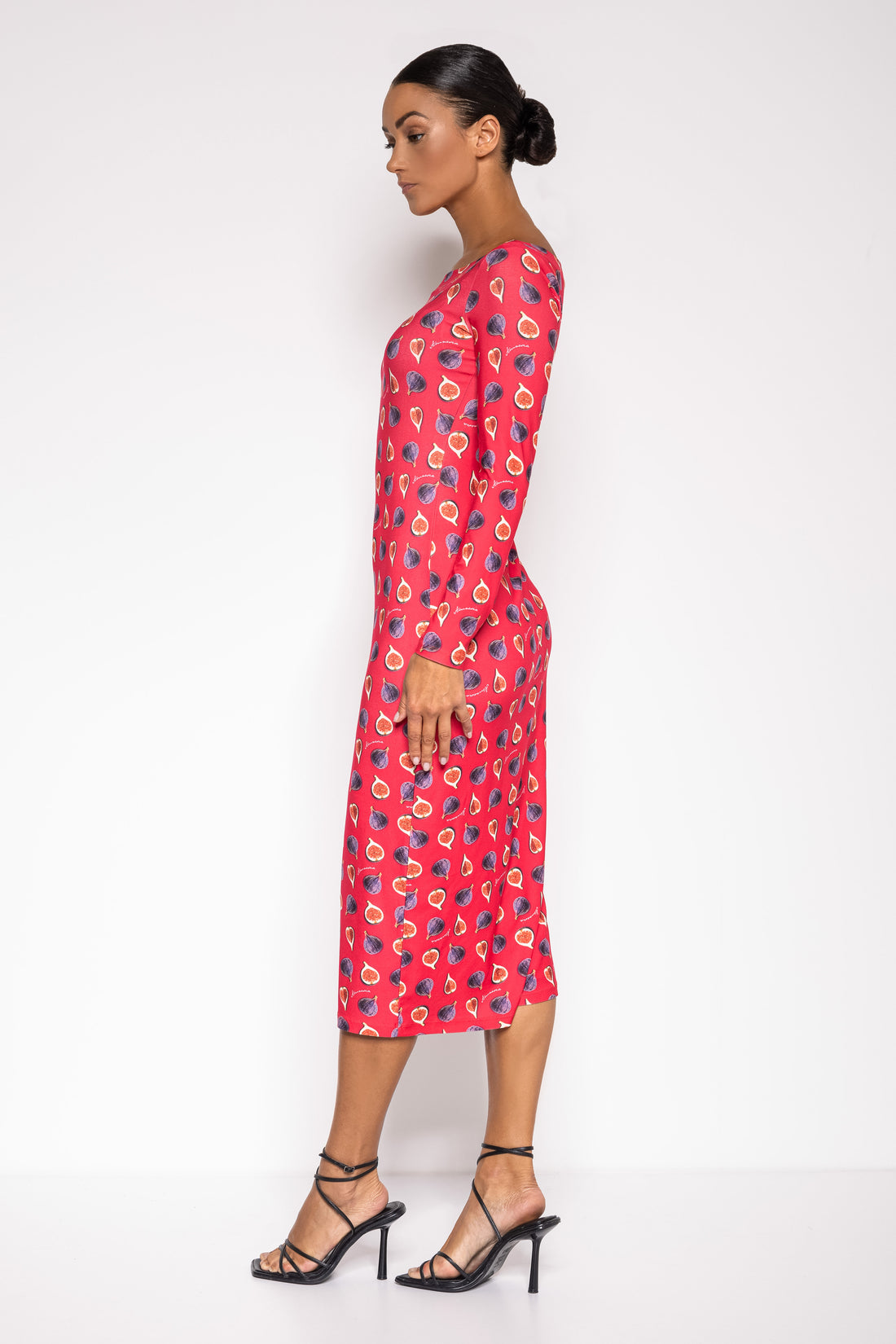 Izidóra ruha rubin/füge minta