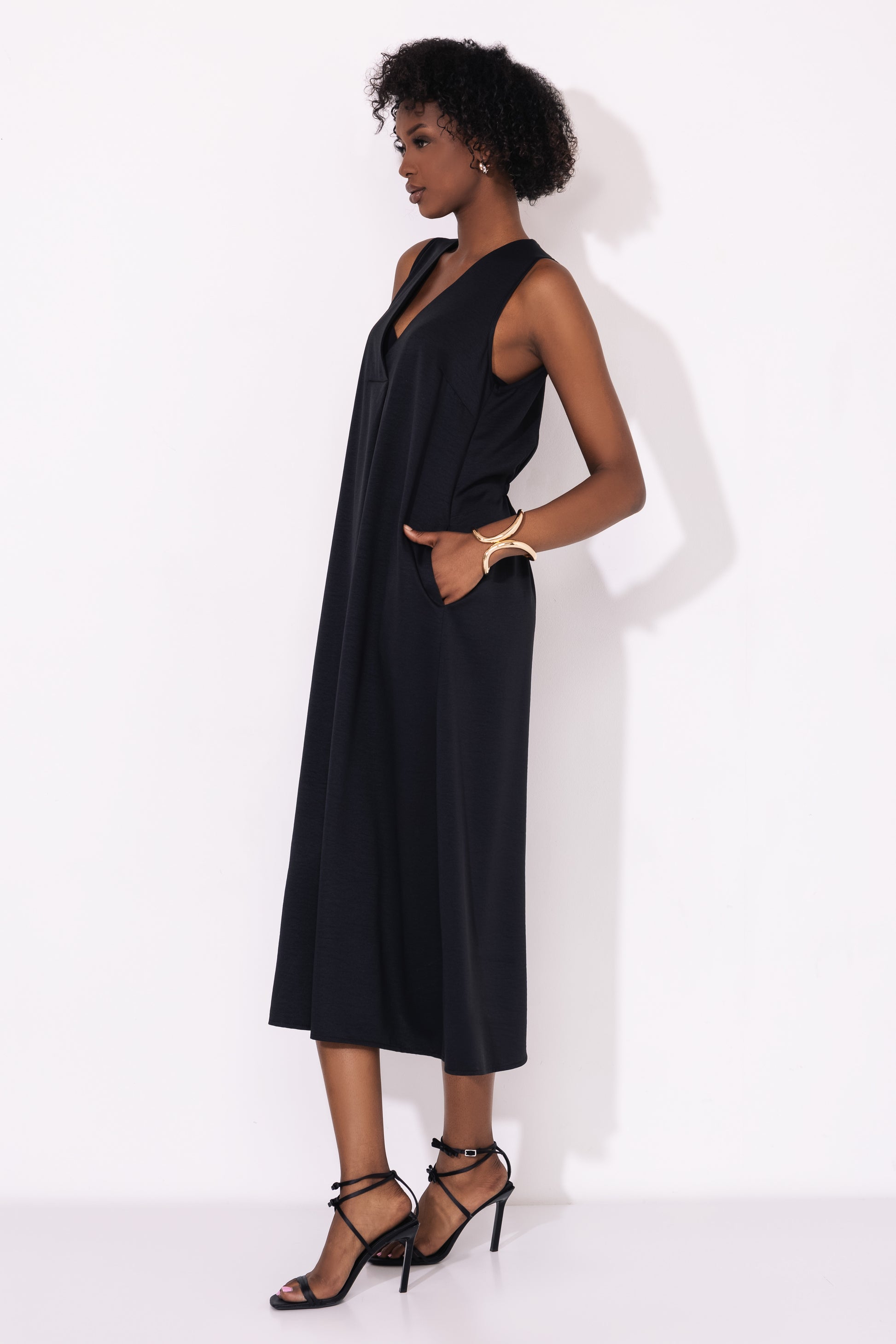 Szoloven hosszú ruha fekete one-1