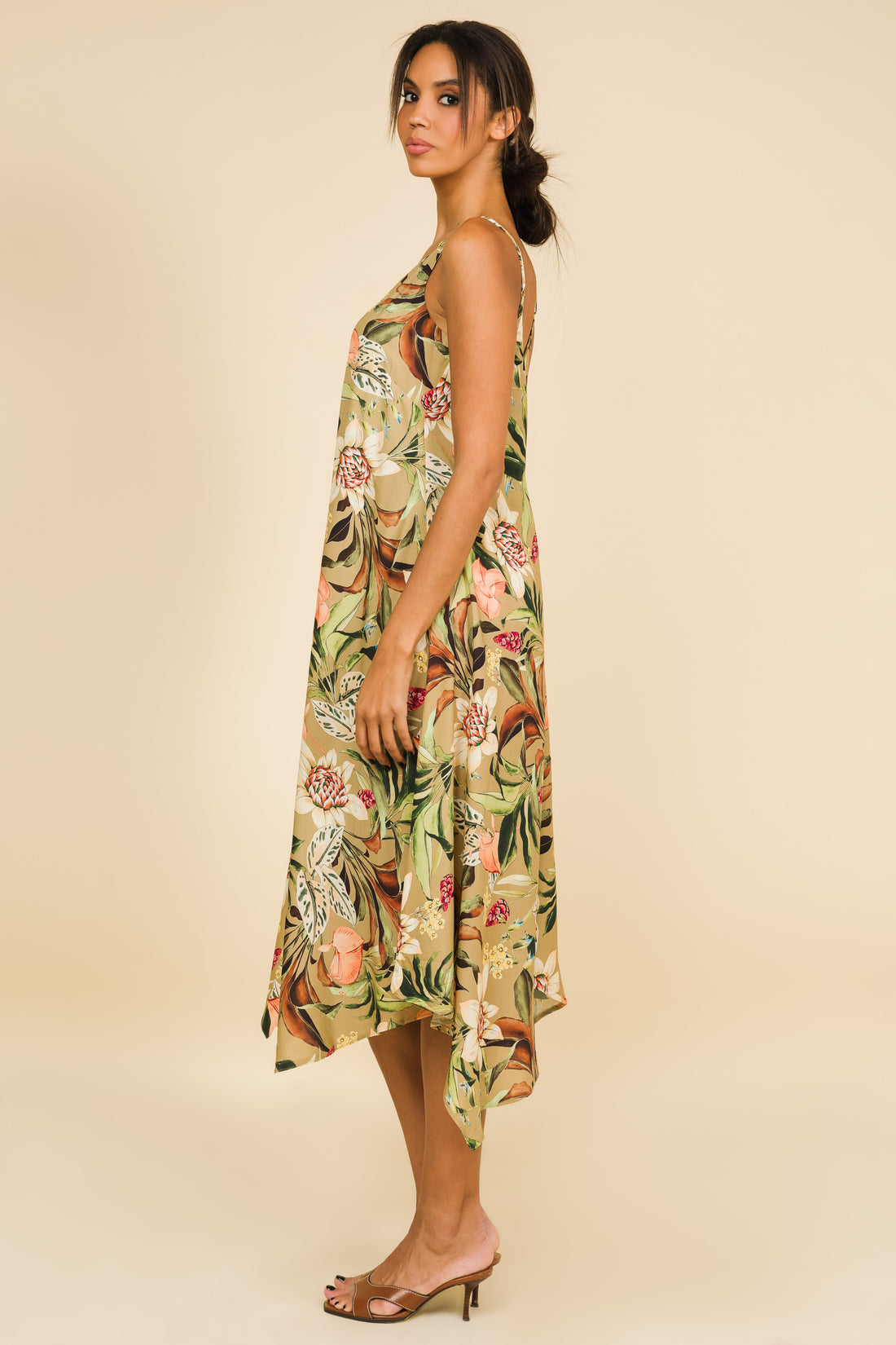 Bulolo ruha virágos