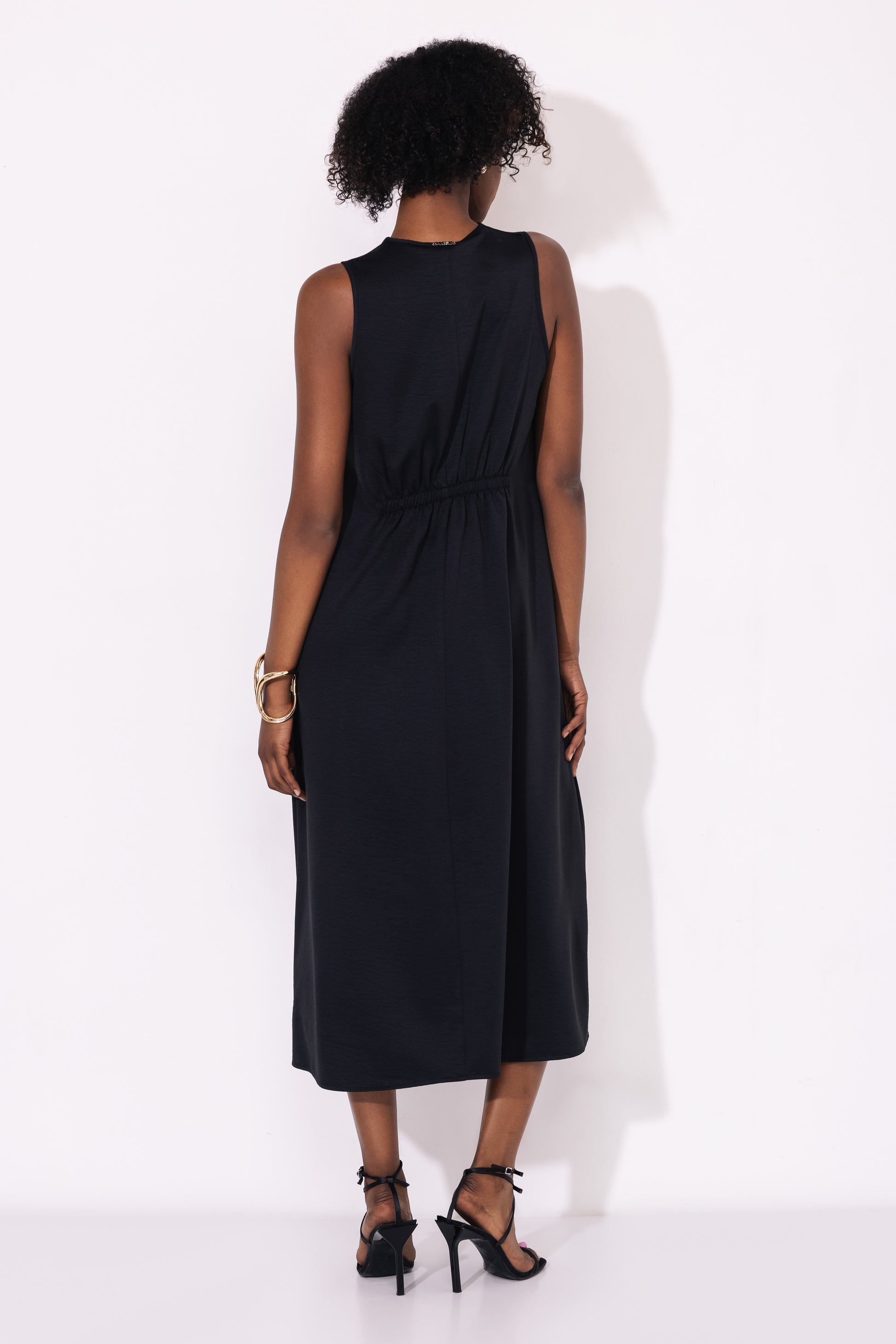 Szoloven hosszú ruha fekete one-2