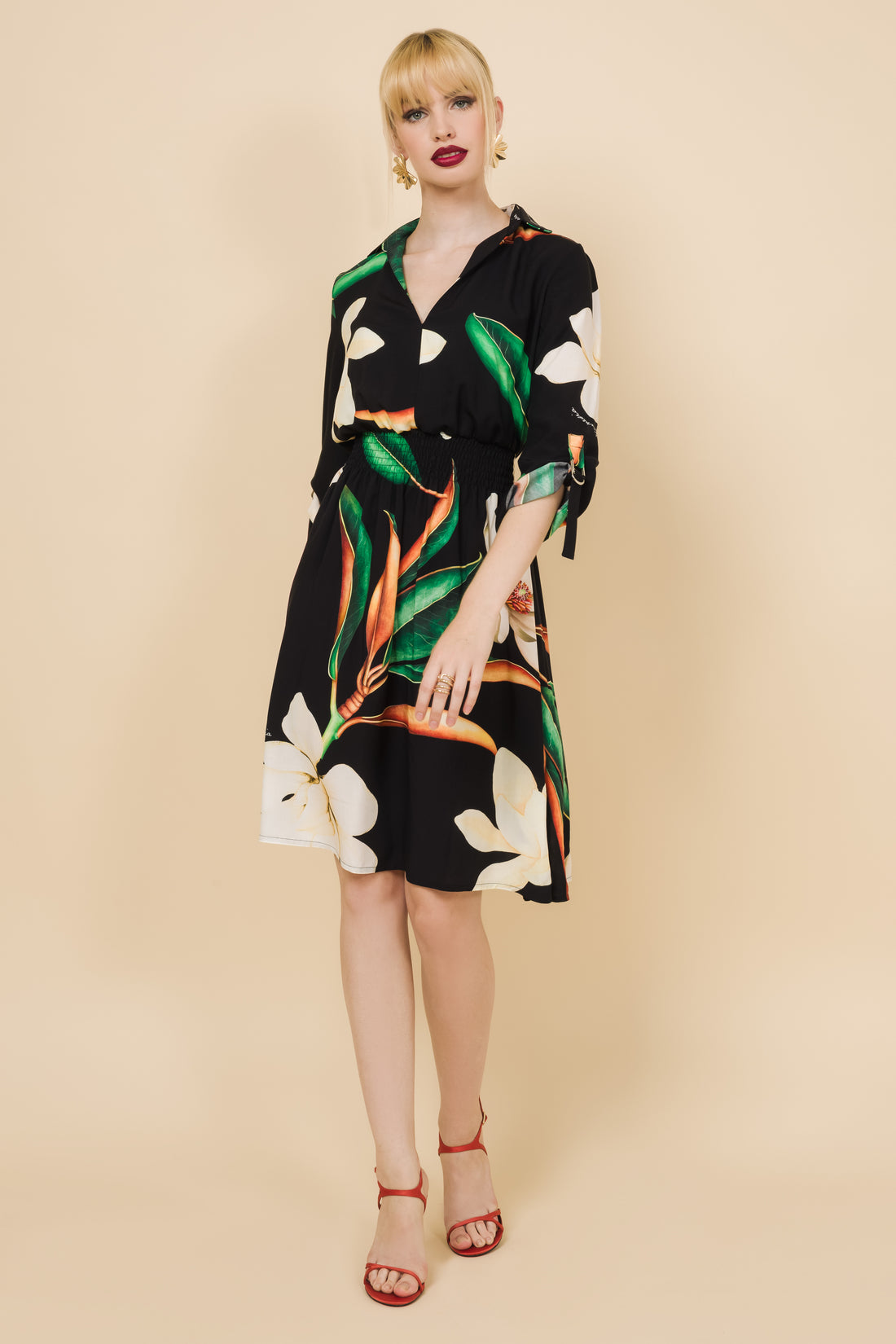 Zarah ruha fekete alapon virágos-1