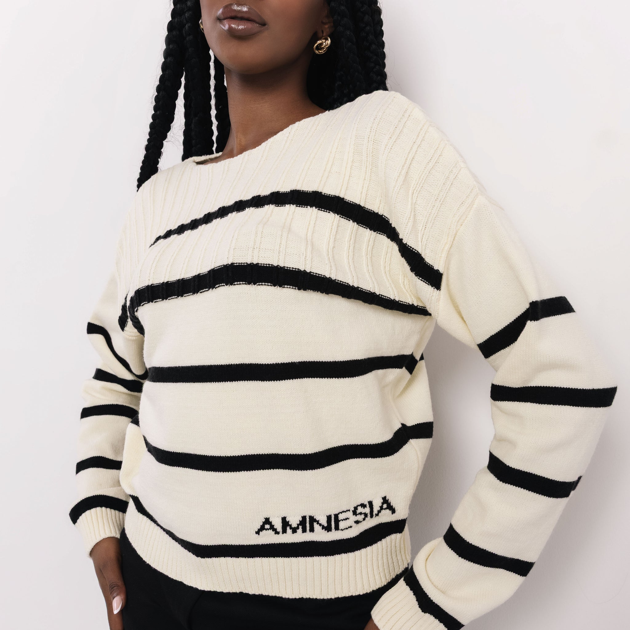 Csinszka csíkos pulóver ekrü/fekete