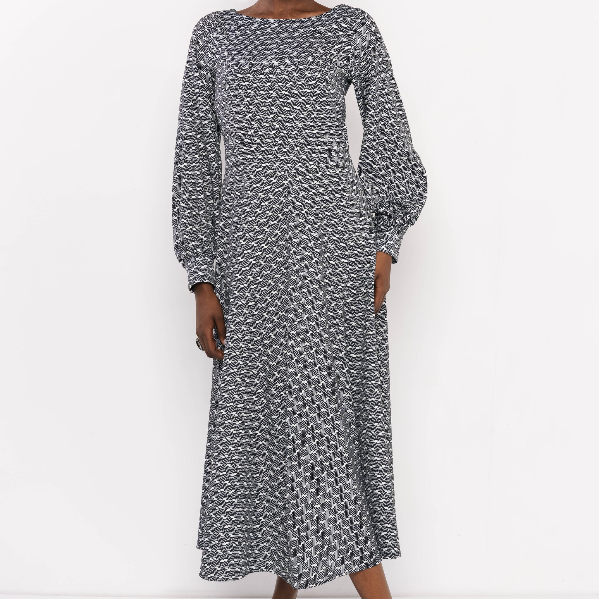 Meloni ruha ekrü-fekete A mintás