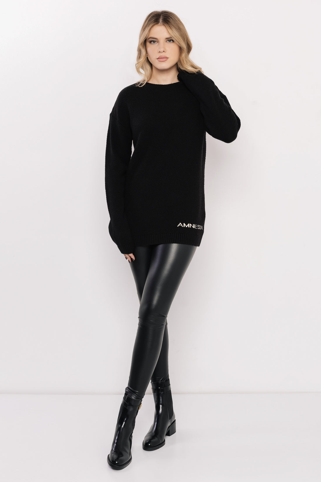 Inka írásos pulóver fekete