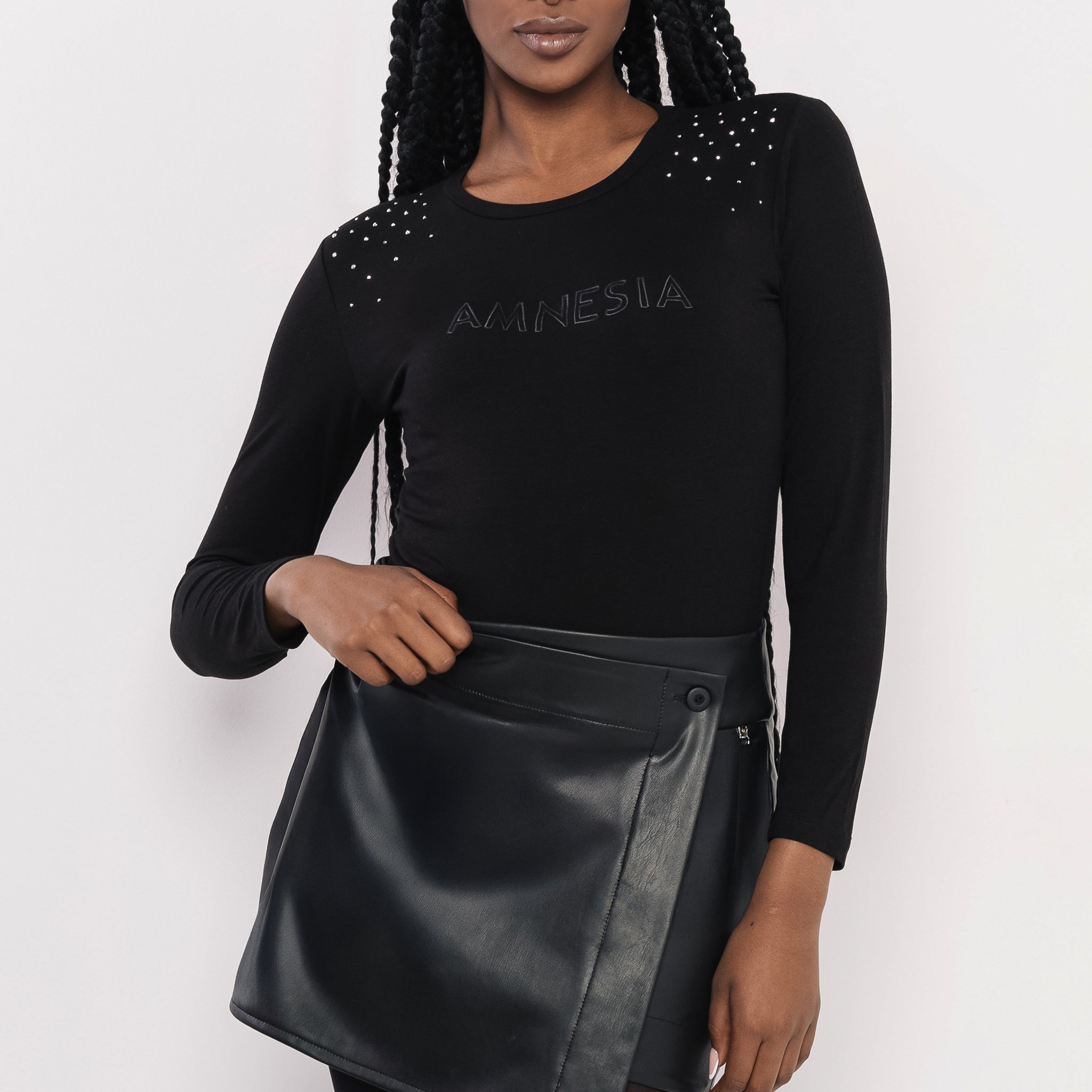 Héra szórt köves felső fekete