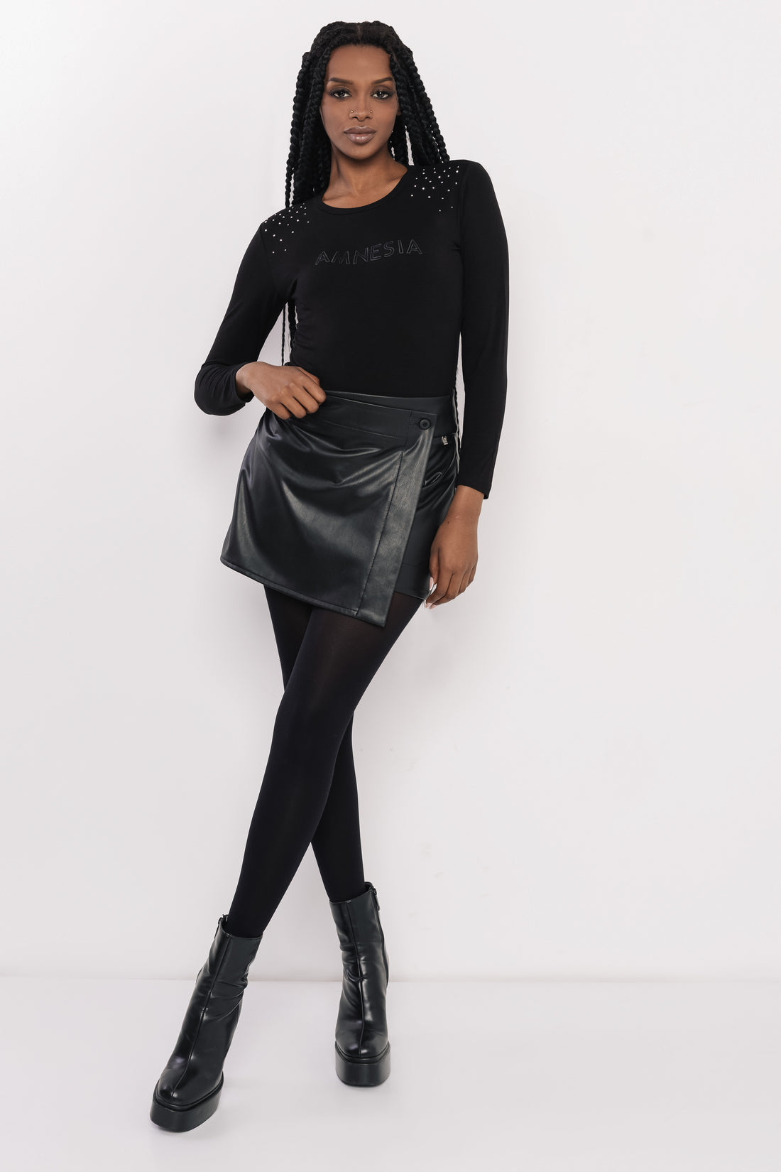 Héra szórt köves felső fekete