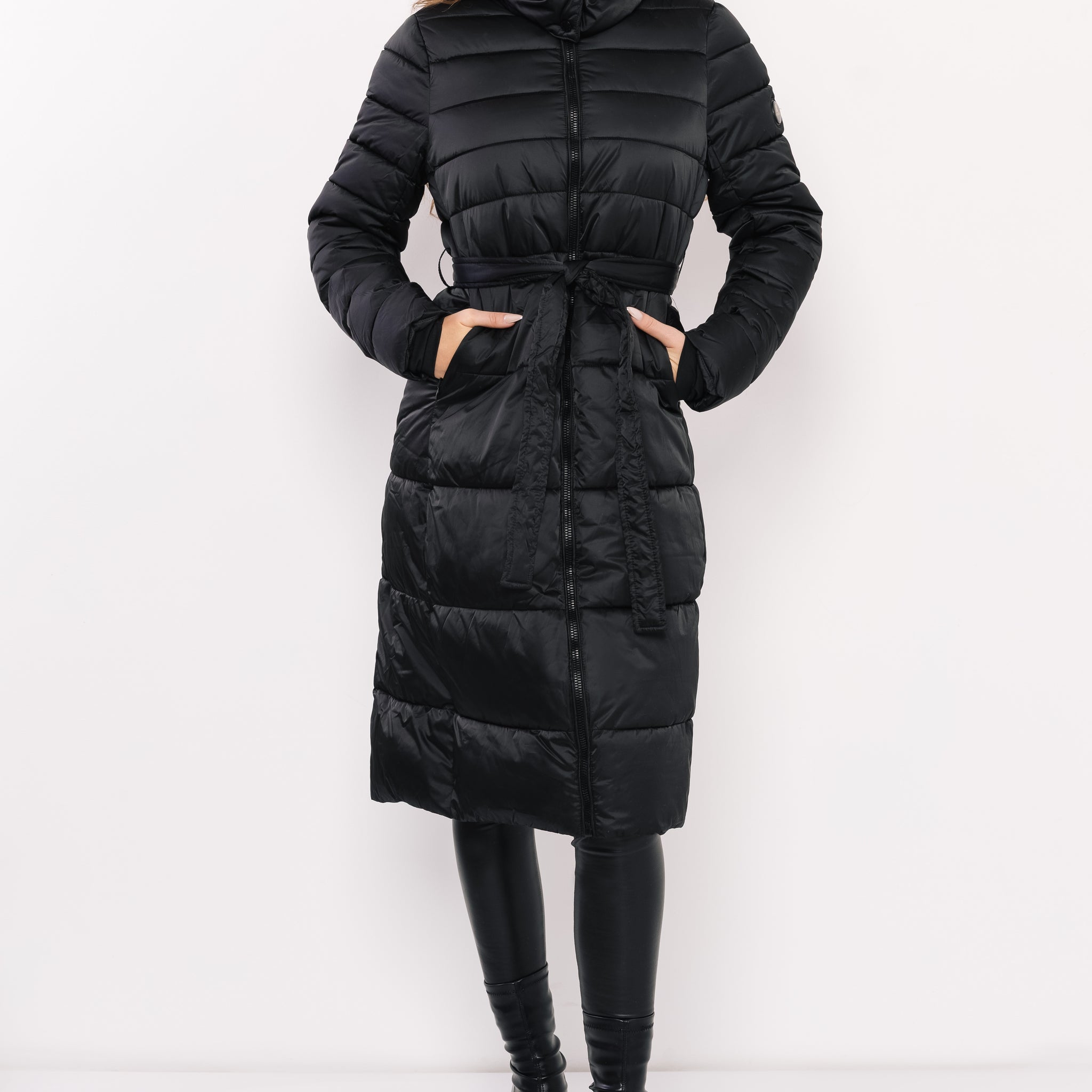 Blanka steppelt hosszú télikabát fekete