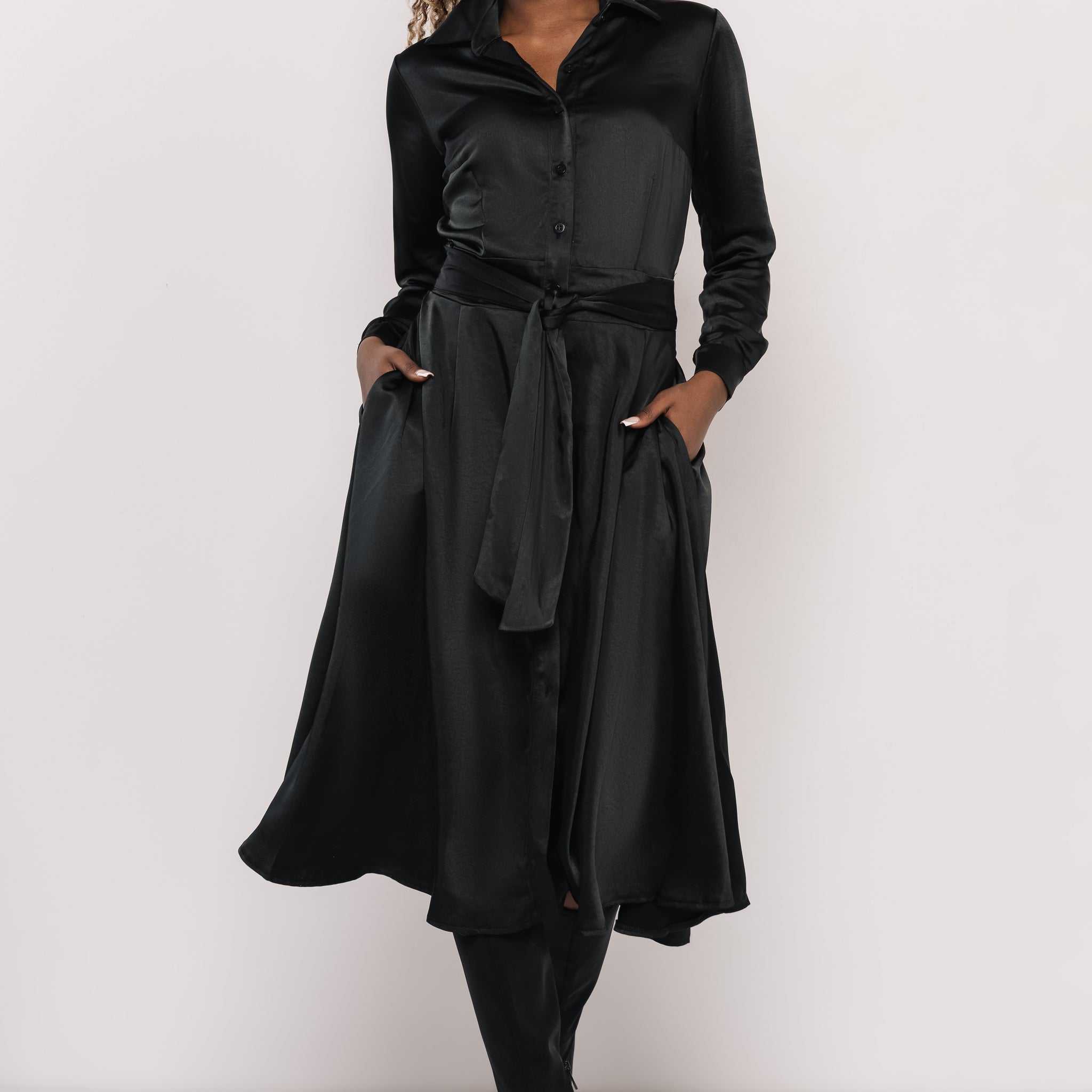 Evers ruha szatén fekete