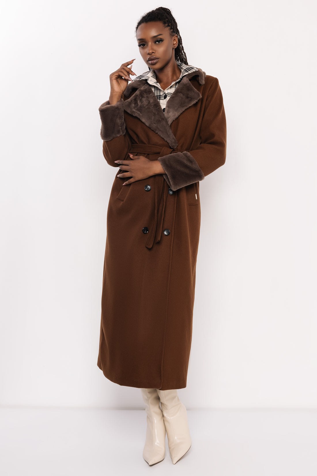Foma szőrös galléros kabát csokoládé