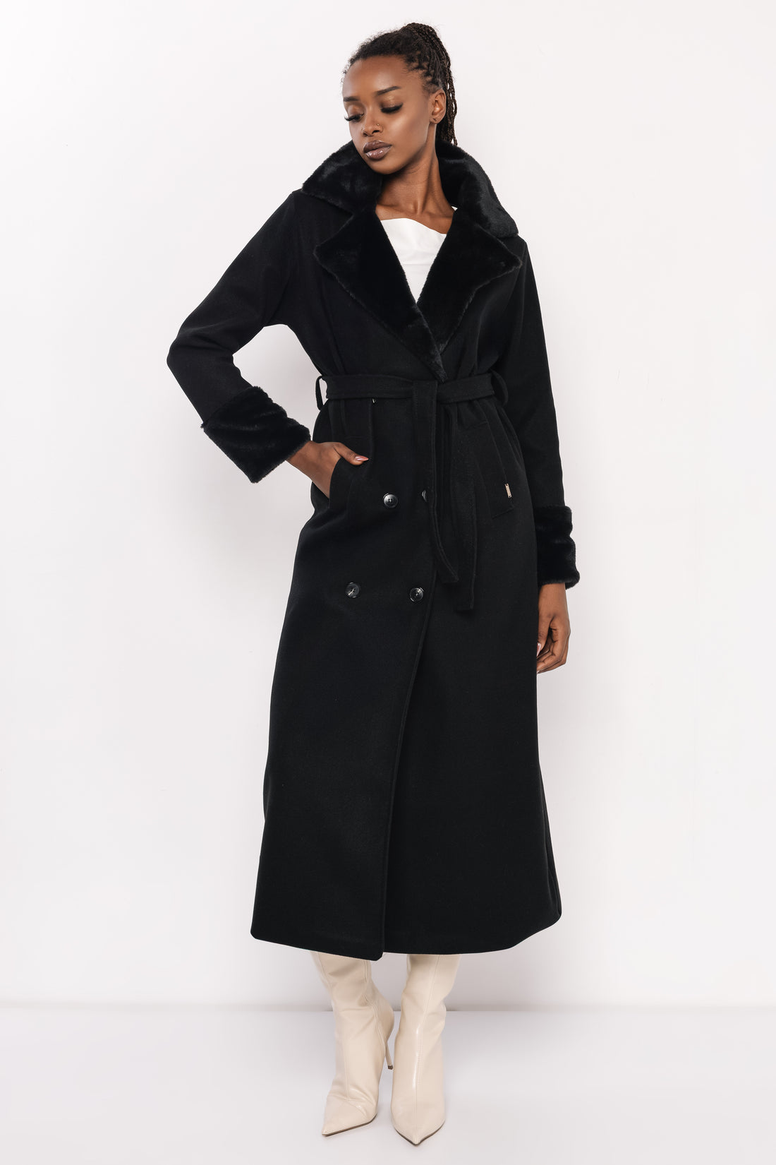 Foma szőrös galléros kabát fekete