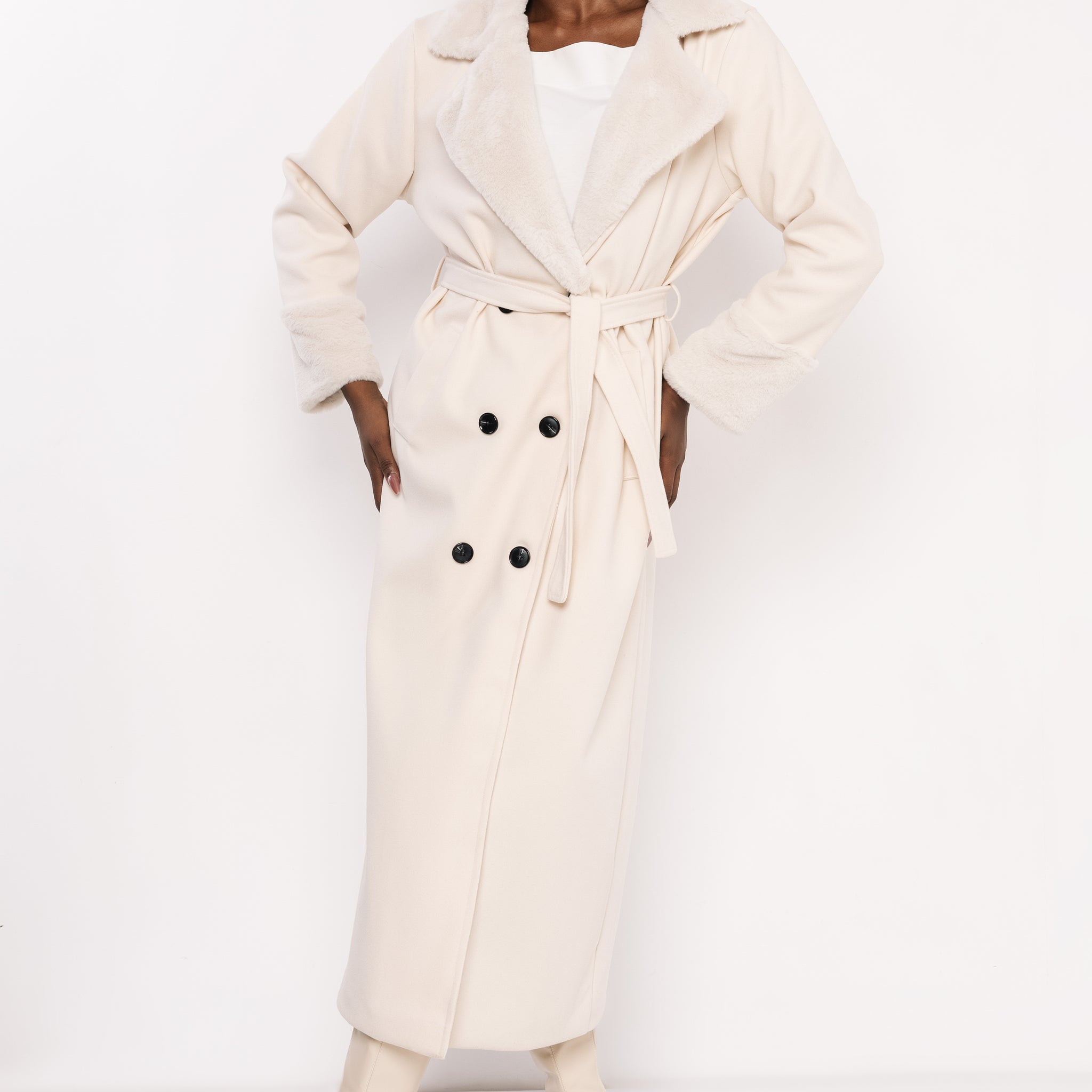 Foma szőrös galléros kabát vaj