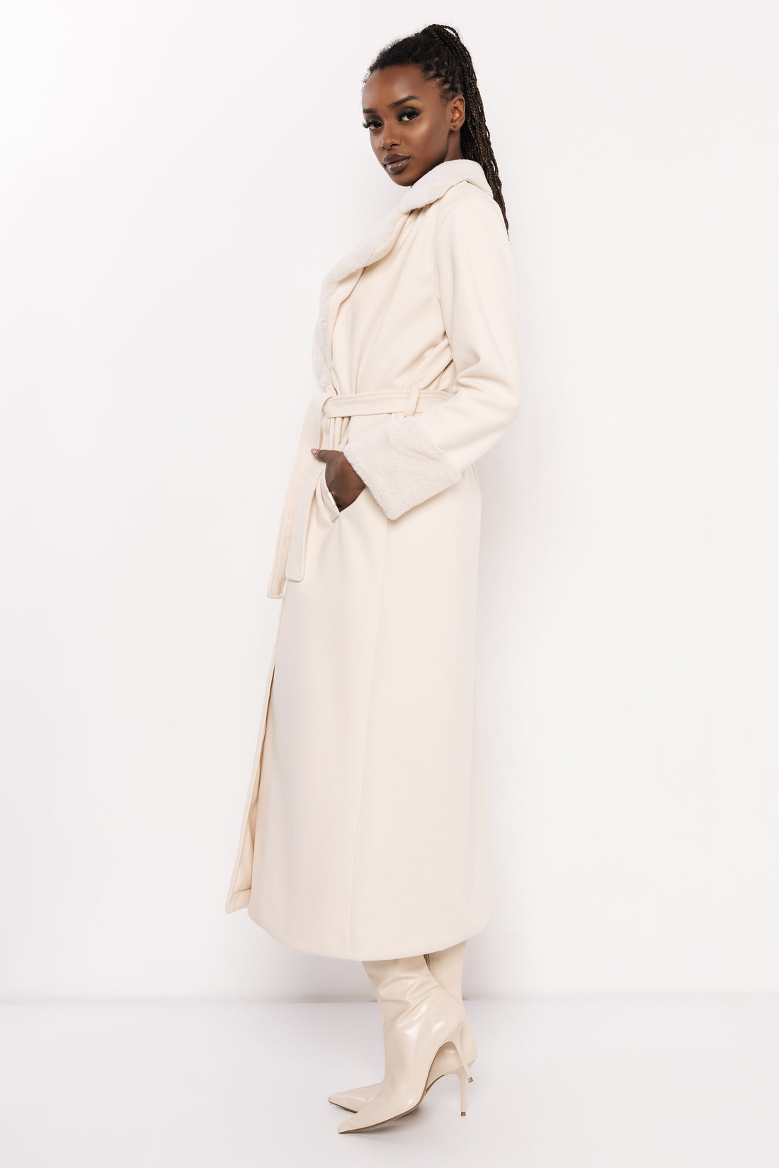 Foma szőrös galléros kabát vaj