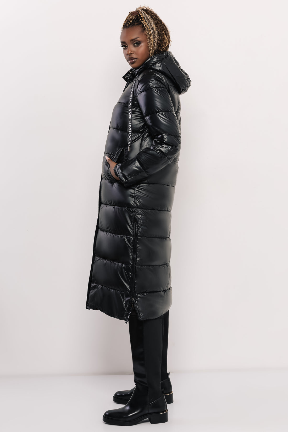 Lili oldalt zippes kabát fekete