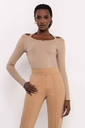 Fetta vékony kötött felső homok