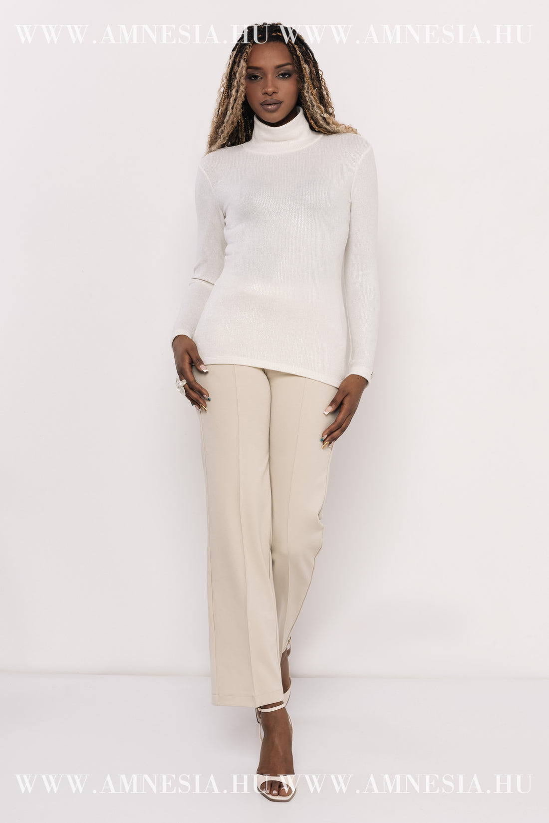 Nemila garbó - ekrü