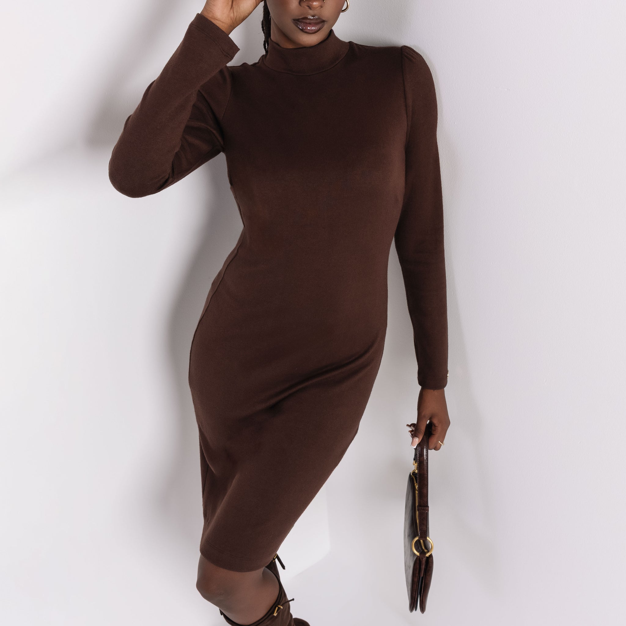 Uzona ruha csokoládé