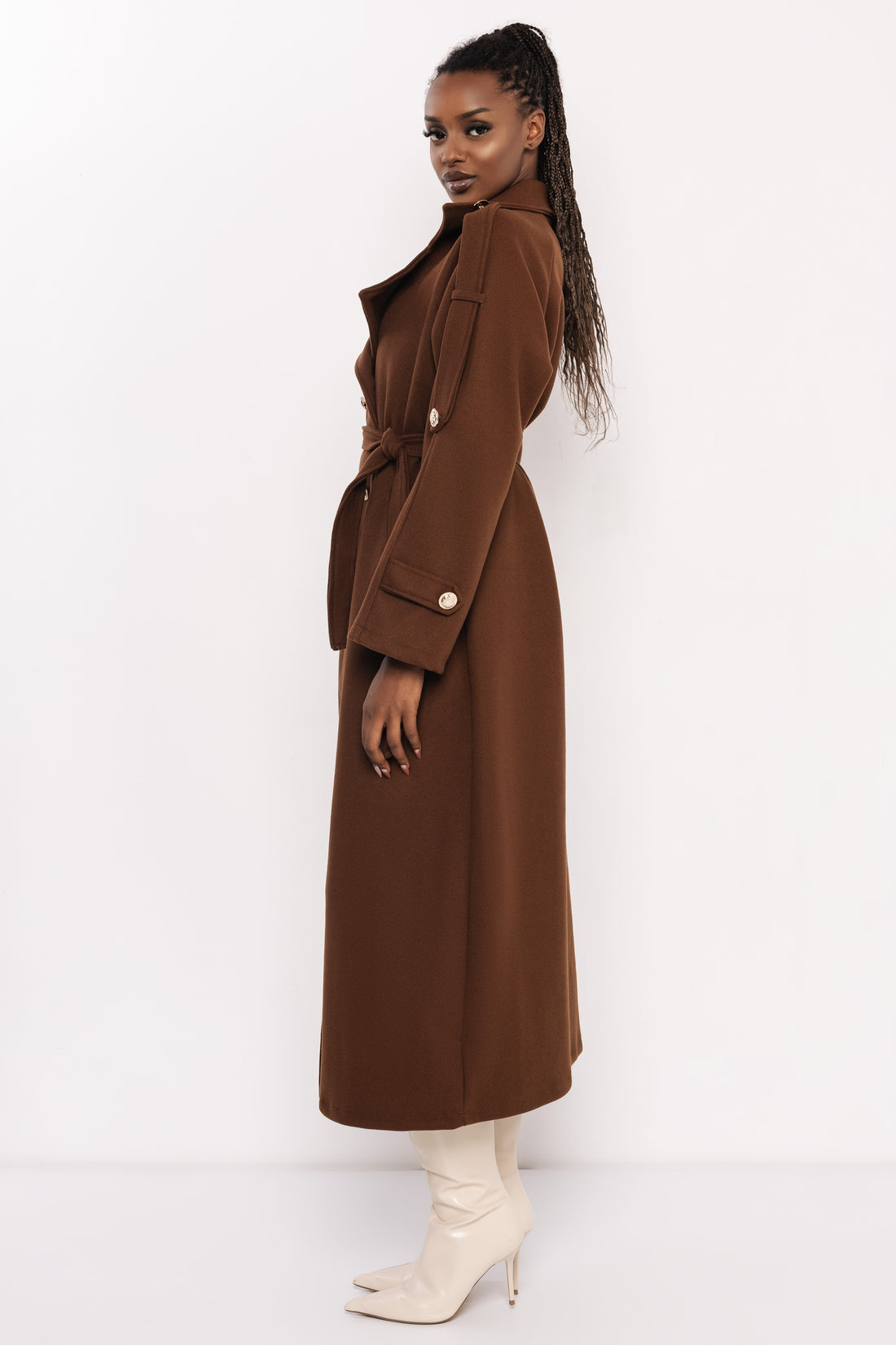 Admira aranygombos kabát barna