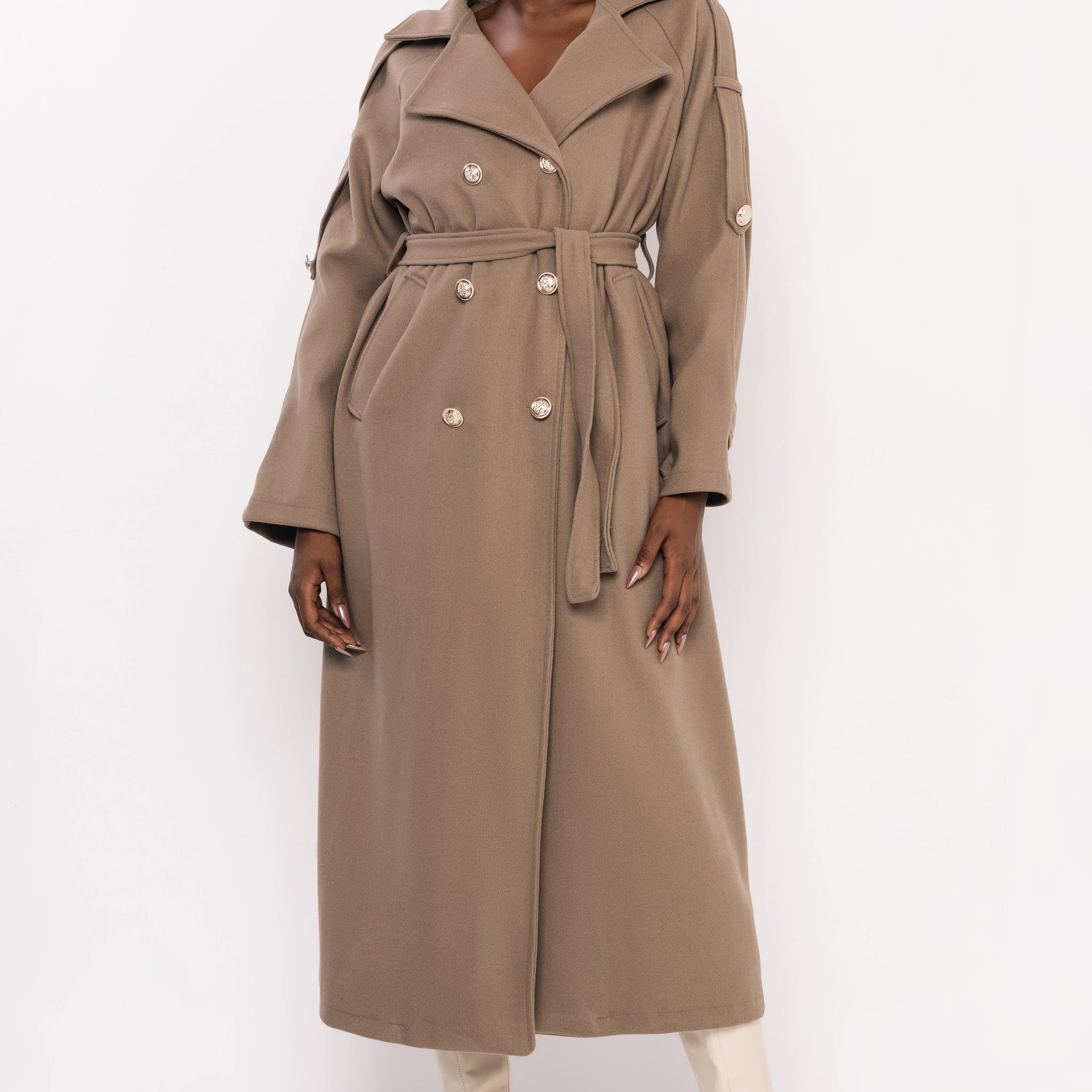 Admira aranygombos kabát fangó