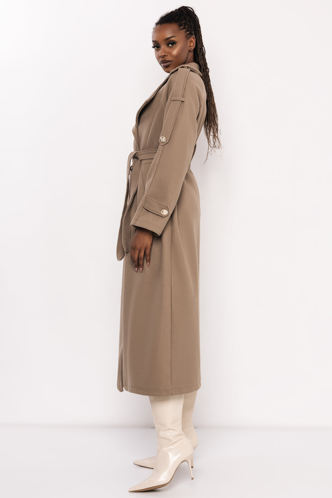 Admira aranygombos kabát fangó