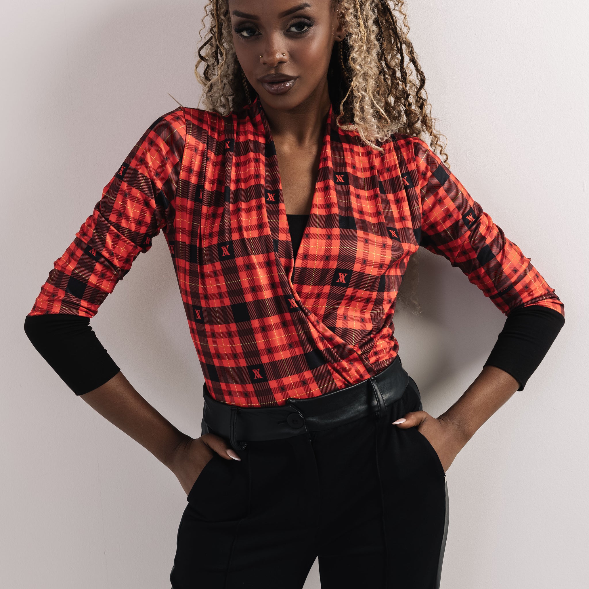 Sana body + top piros kockás