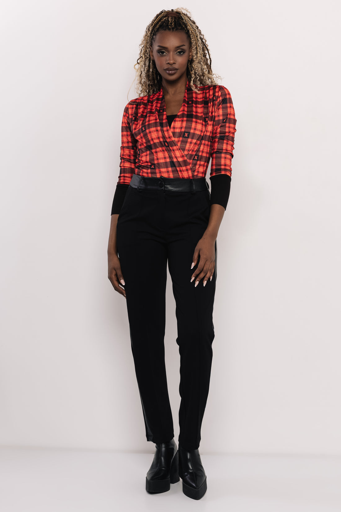 Sana body + top piros kockás