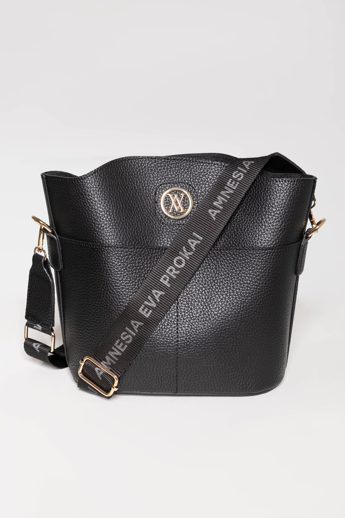 Elöl két zsebes táska fekete one-0