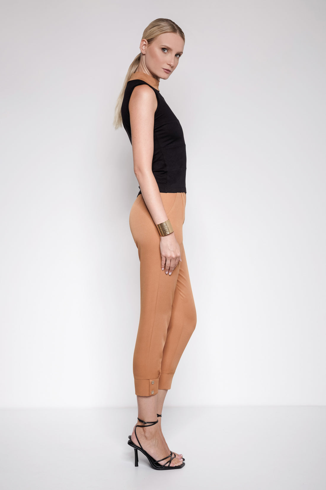 Ergon felső fekete/camel garbónyak fekete one-0