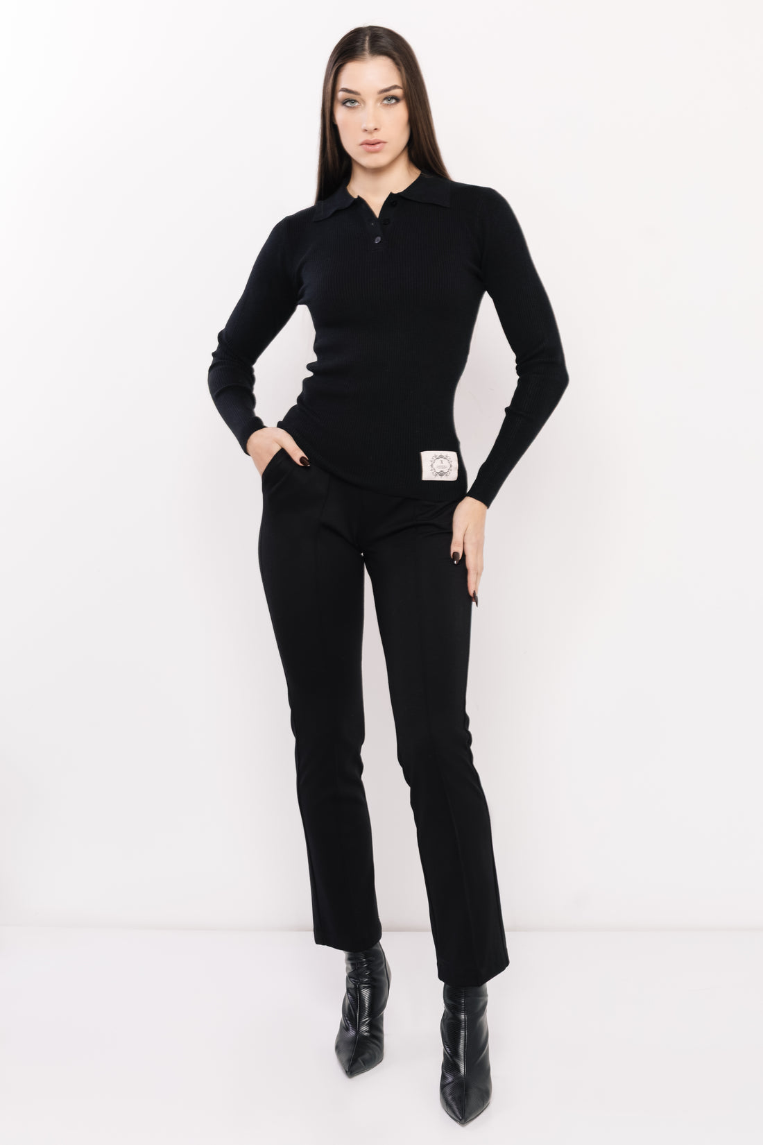 Galléros gombos pulcsi fekete