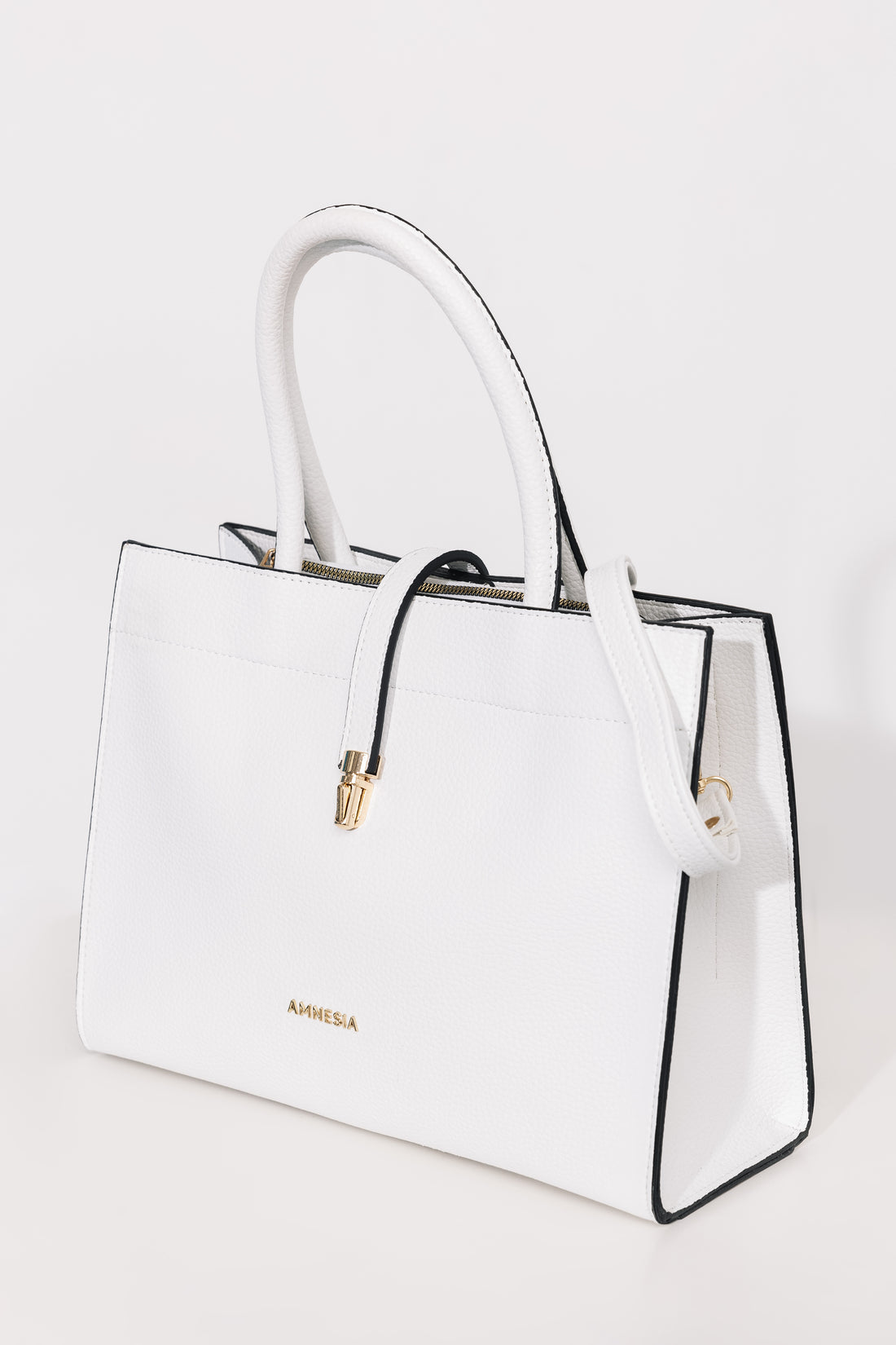 Csatos táska ekrü one-0